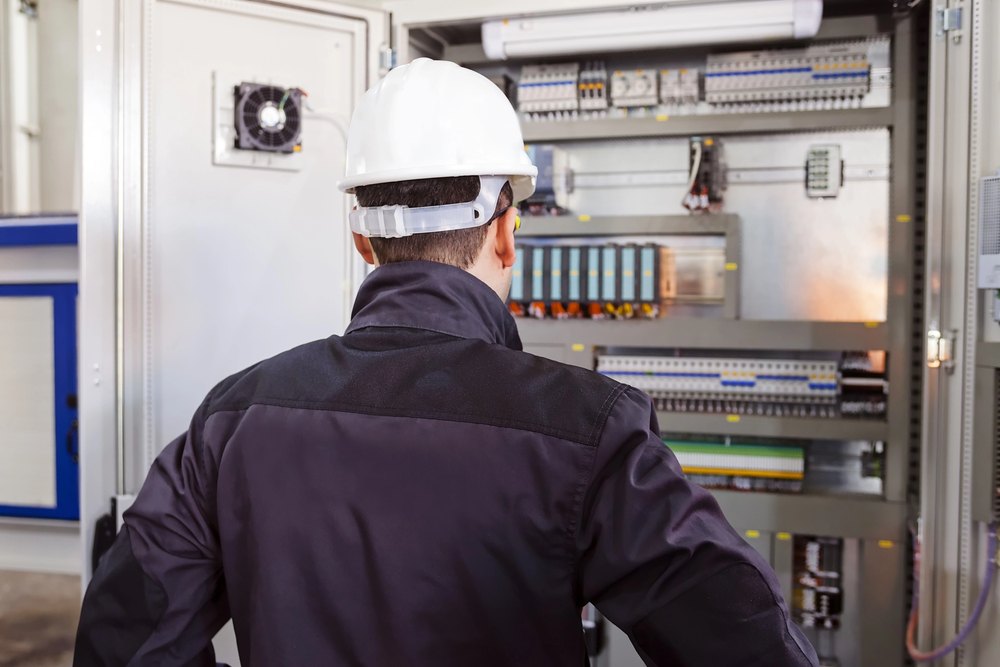 Tecnico Protec Ambiente durante attivit&agrave; di assistenza su sistema SME