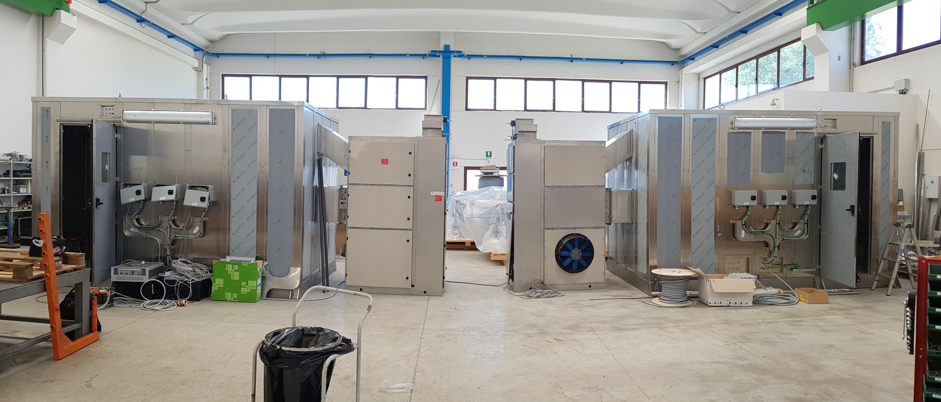 Cabina in acciaio allestita per sistema SME